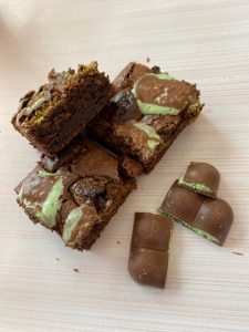 dessert tables mint brownies