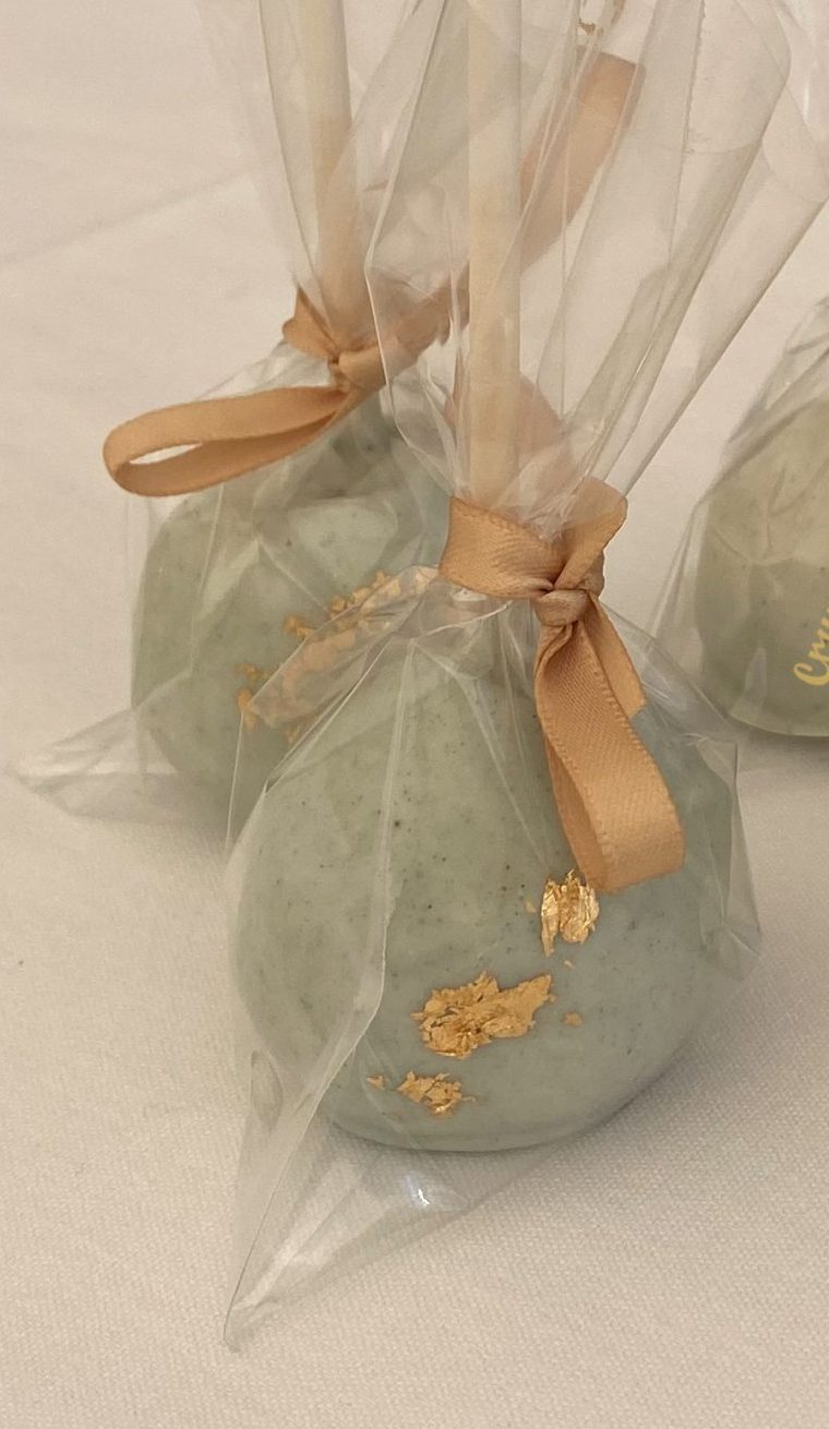 Cake pop wedding favours handcrafted