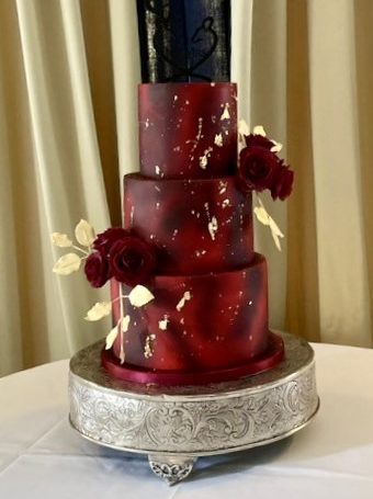 Luxury burgundy and gold wedding cake with sculptural textures and bespoke sugar flowers, designed by Crumbdidilyumptious for a premier wedding in Scotland. Edinburgh