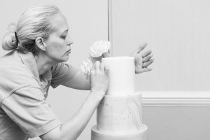 Designer Kerrie adding sugar flowers to cake FAQ