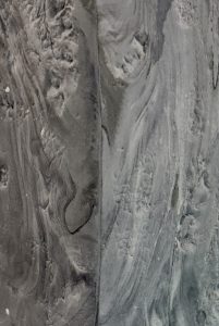 Close up of hand textured stone veining on a sculptural wedding cake by Crumbdidilyumptious 