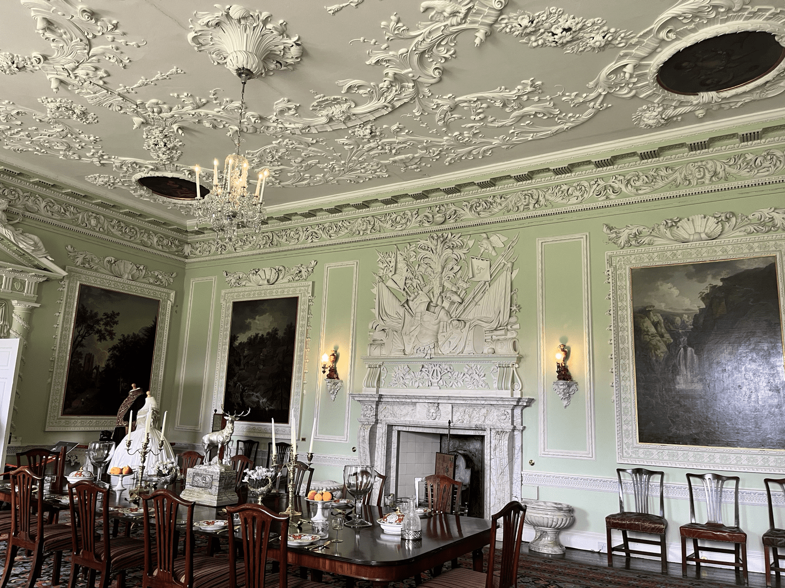 Ornate historic interior and architectural details as wedding cake inspiration